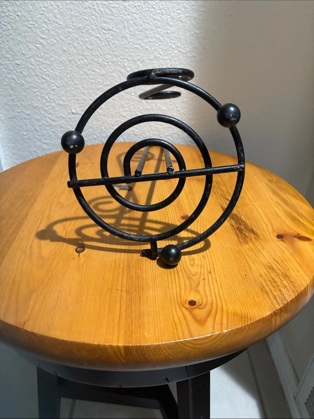 Black Metal Spiral Paper Towel Holder